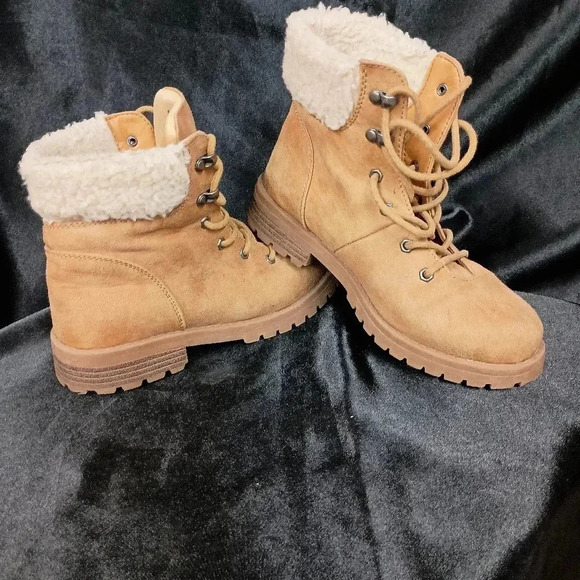Cliffs by White mountain size five and a half tan work boot with fur on top - Picture 7 of 10
